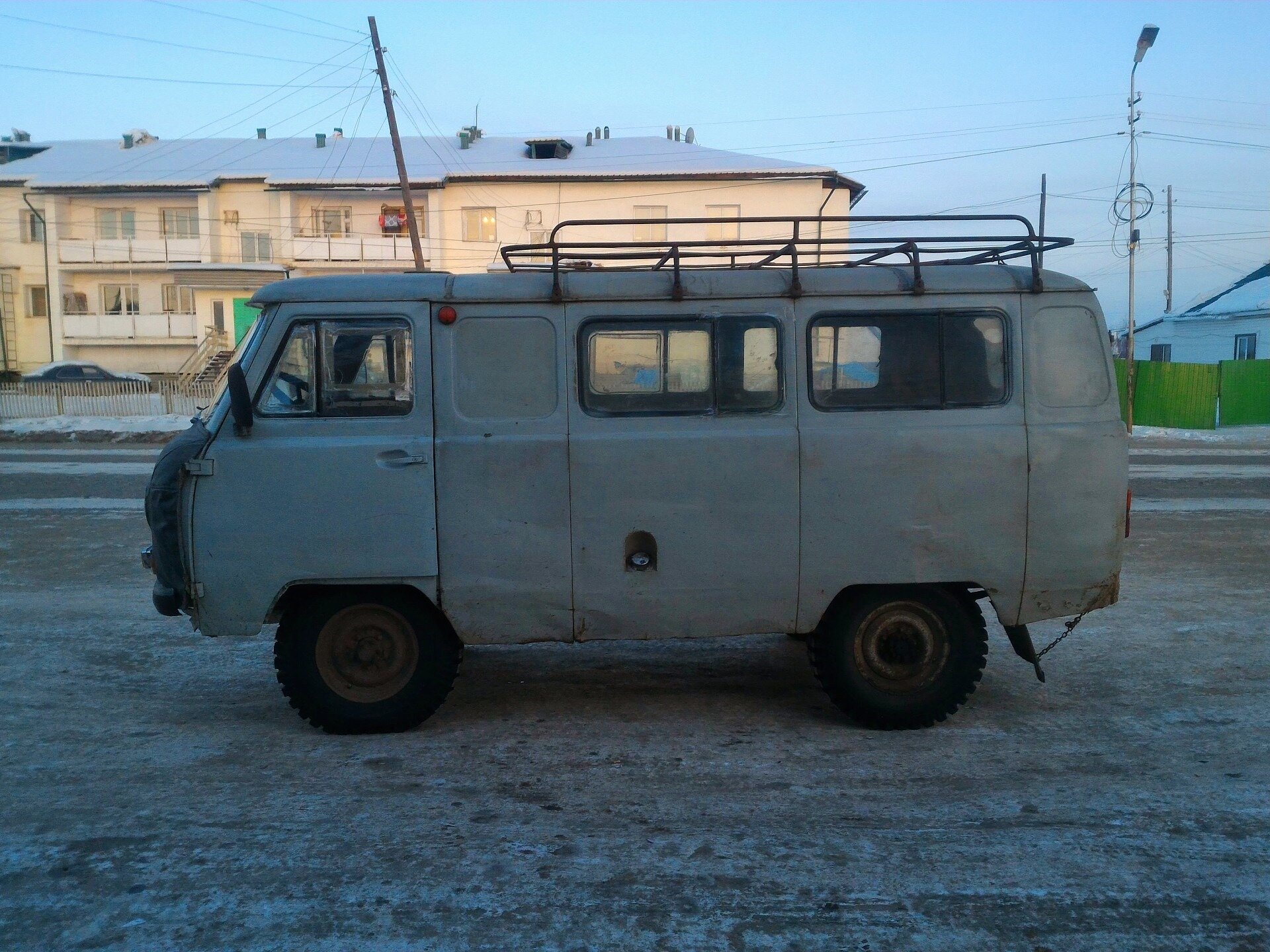 Zwiedzanie Jakucji - UAZ bochenek w drodze na Magadan