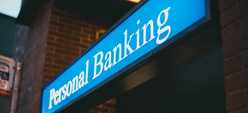Jak zarobić na dwutygodniową wyprawę. Oferta banków