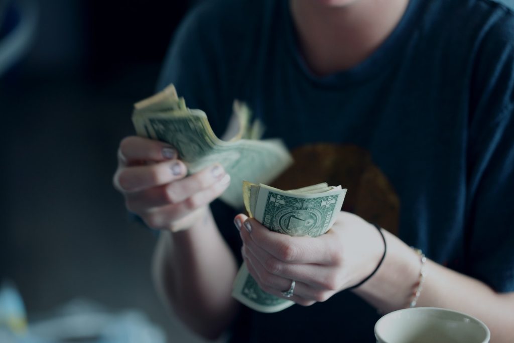 Jak używać gotówkę i bankomaty w podróży - Gotówka